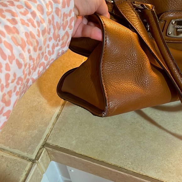 Michael Kors leather purse (SOLD) - Picture 7 of 7